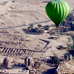 Воздушный шар с двадцатью туристами упал в Египте, 19 погибли