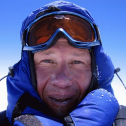 Российское посольство подтвердило гибель альпиниста Алексея Болотова на Эвересте