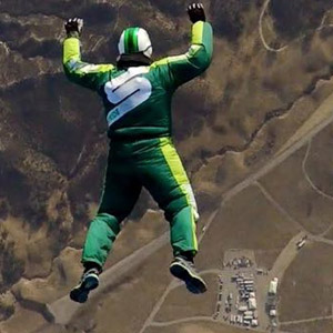 Скайдайвер прыгнул без парашюта с высоты 7,6 тысячи метров