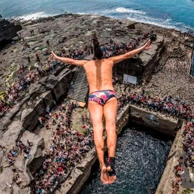 Парящий над бездной: искусство и опасность клифф-дайвинга